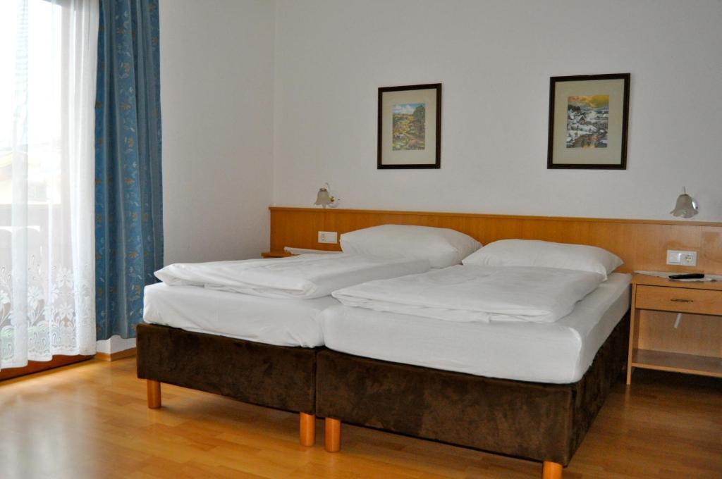 Gaestehaus Pension Edelweiss Kolsass Pokoj fotografie